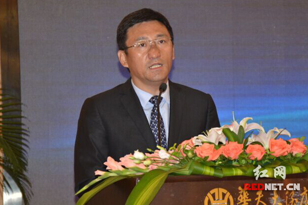 财政部金融司副司长董德刚