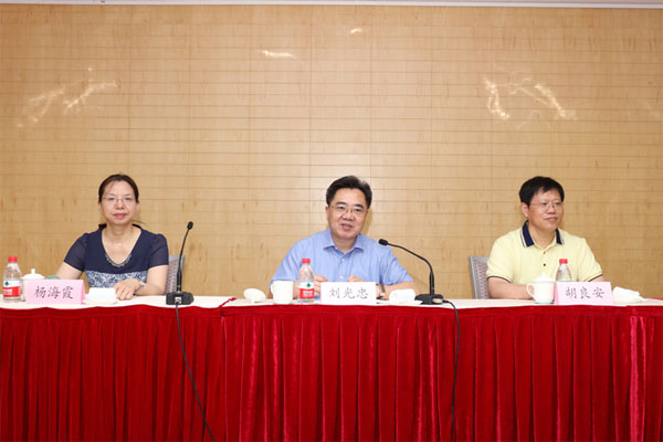 刘光忠出席开班仪式并致辞省财政厅总会计师胡良安出席开班仪式并讲话