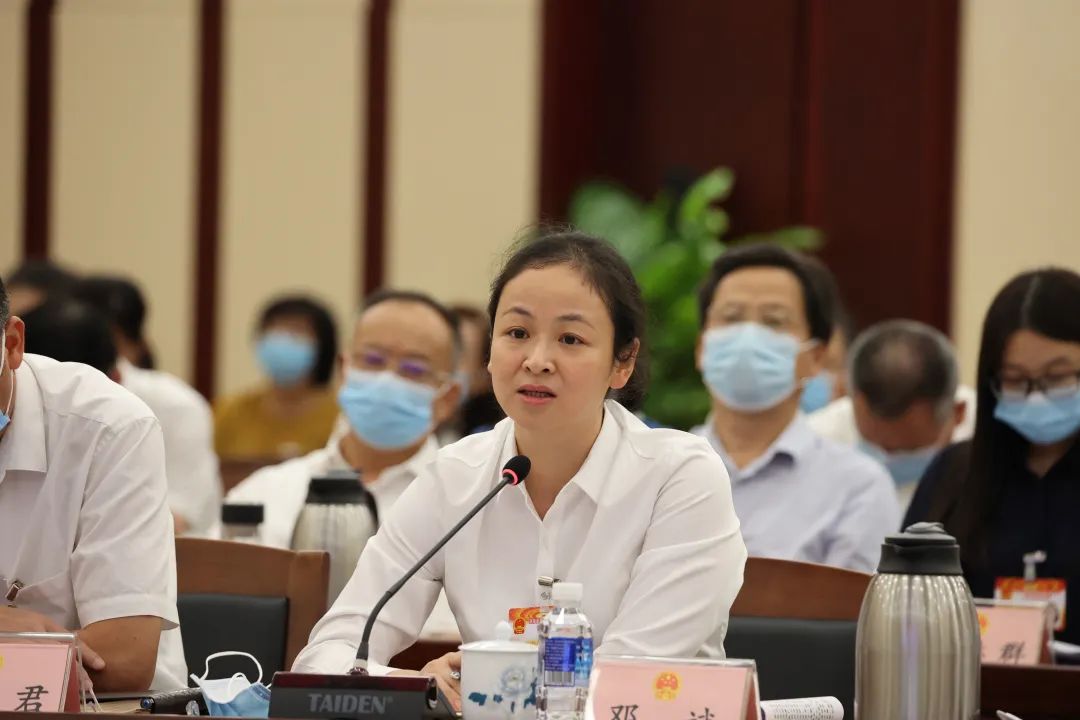 信息公开>工作动态>图片新闻>▲湖南省财政厅党组成员,副厅长邓斌应询