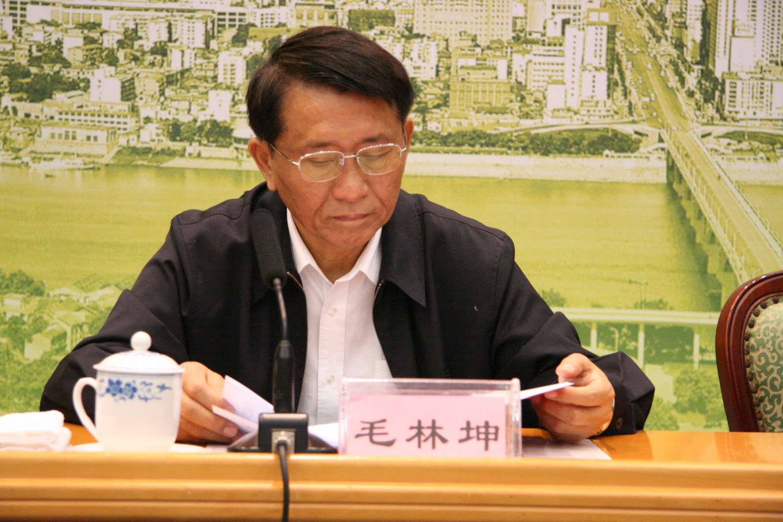 10月24日,毛林坤同志参加我省财政系统"践行科学发展观与公共财政改革